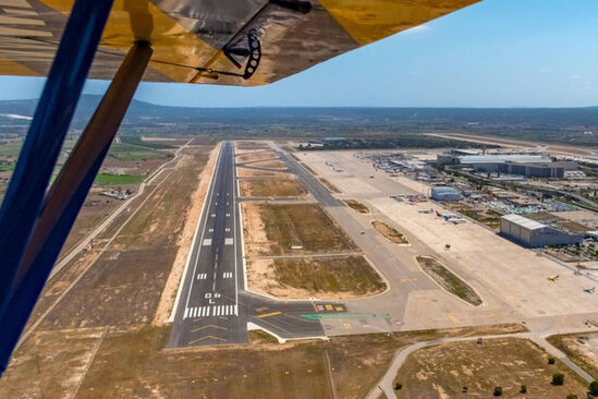 İspaniyada təyyarədən qaçan sərnişinlər hava limanının işini iflic etdi
