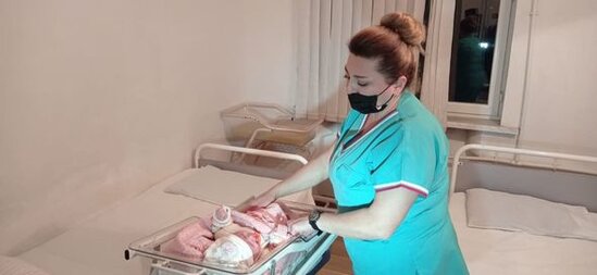 Azərbaycanda ikiaylıq körpə küçəyə atıldı – FOTO