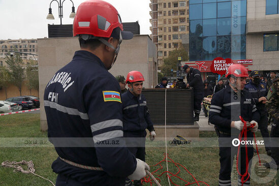 Qış parkında havalandırma şaxtasına düşən şəxs xilas edildi - YENİLƏNİB + FOTO/VİDEO