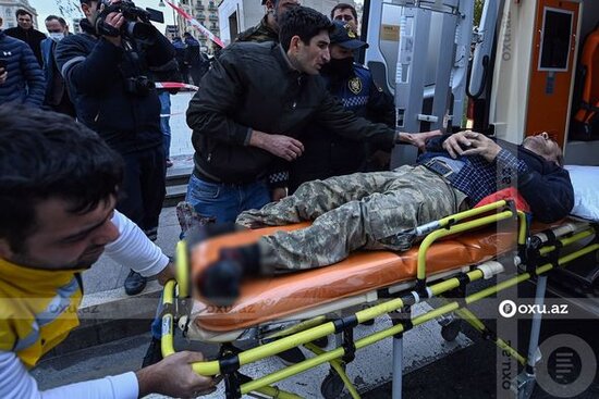 Qış parkında havalandırma şaxtasına düşən şəxs xilas edildi - YENİLƏNİB + FOTO/VİDEO