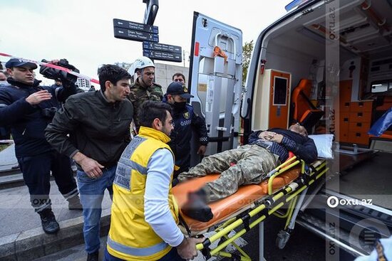 Qış parkında havalandırma şaxtasına düşən şəxs xilas edildi - YENİLƏNİB + FOTO/VİDEO