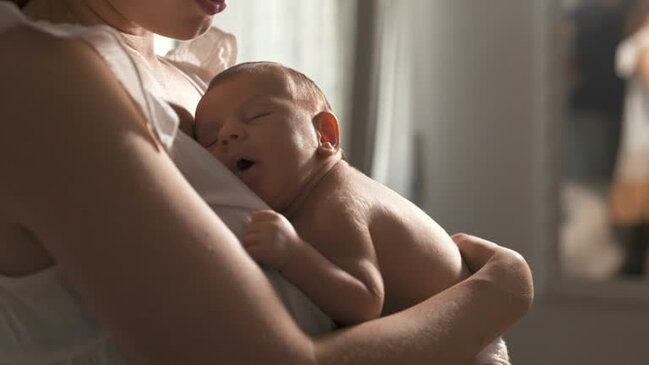 Qadınların ilk doğuş yaşı artır: əhali artımı təhlükədə