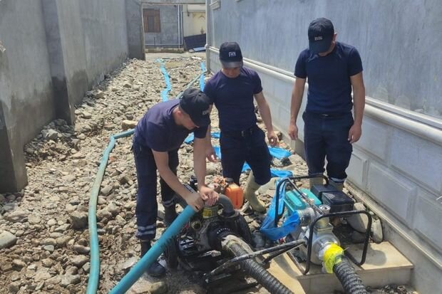 Gəncədə su basmış yerlərdən suyun çəkilərək kənarlaşdırılması təmin edilib - VİDEO