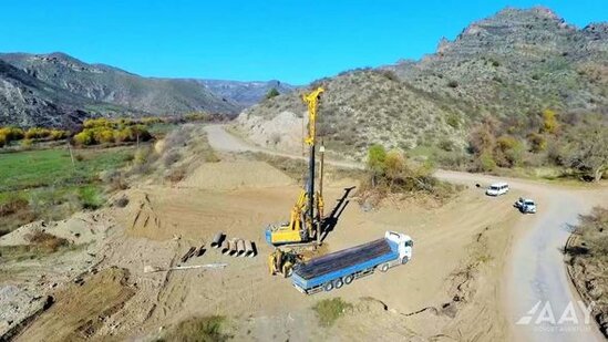 Xudafərin-Qubadlı-Laçın avtomobil yolunun asfaltlanmasına başlanılıb - FOTO