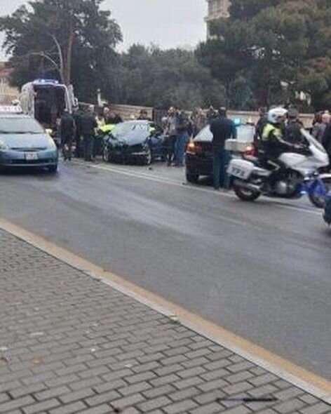 Bakıda iki avtomobil toqquşdu: Xəsarət alanlar var - YENİLƏNİB + FOTO