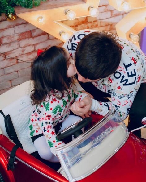 Azərbaycanlı idmançıdan övladları ilə Yeni İl FOTOSESSİYASI