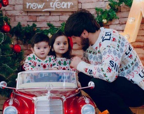 Azərbaycanlı idmançıdan övladları ilə Yeni İl FOTOSESSİYASI