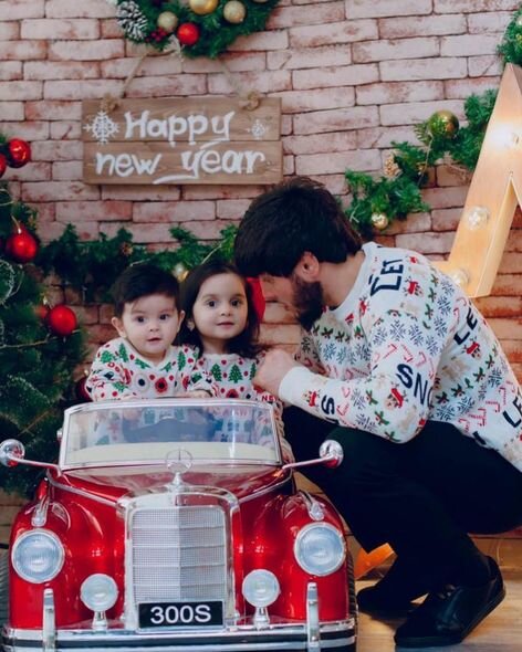Azərbaycanlı idmançıdan övladları ilə Yeni İl FOTOSESSİYASI