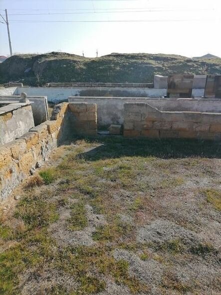 Sumqayıtda məzarların dəmir qapıları oğurlanıb - FOTO