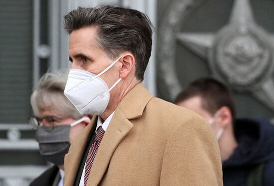 Rusiya ABŞ səfirinin müavinini ölkədən çıxarır