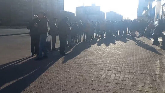 Kiyev metrosunda qalan azərbaycanlılar: "Buradan nə vaxt çıxarılacağımızı bilmirik" - VİDEO