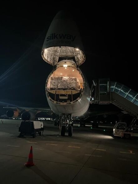 Azərbaycandan Ukraynaya humanitar yardım daşıyan ikinci təyyarə də Polşaya enib – FOTO