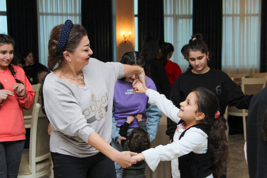 Onlar sığınacaqdakı uşaqları sevindirdilər - FOTOLAR