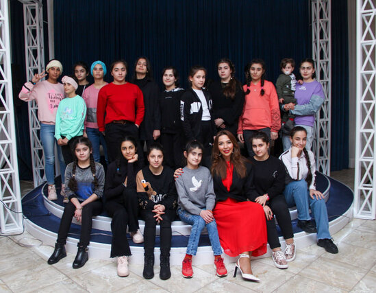 Onlar sığınacaqdakı uşaqları sevindirdilər - FOTOLAR