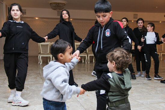 Onlar sığınacaqdakı uşaqları sevindirdilər - FOTOLAR