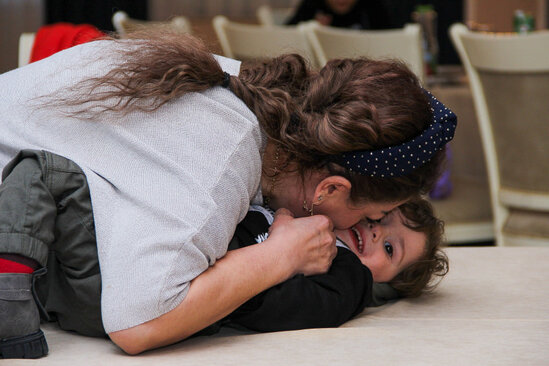 Onlar sığınacaqdakı uşaqları sevindirdilər - FOTOLAR