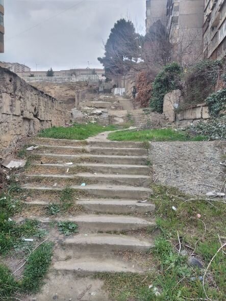 Bakıda təhlükəli vəziyyət: Məktəblilər risk altındadır - FOTO