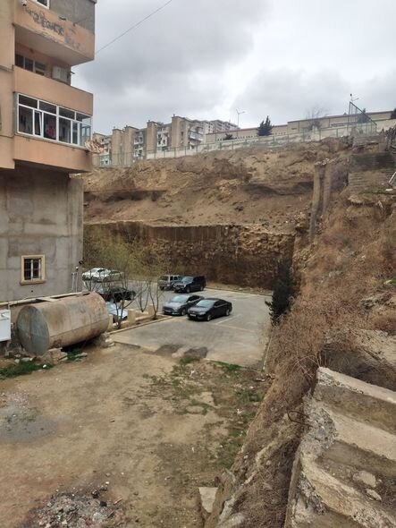 Bakıda təhlükəli vəziyyət: Məktəblilər risk altındadır - FOTO