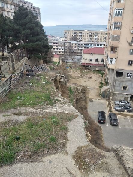 Bakıda təhlükəli vəziyyət: Məktəblilər risk altındadır - FOTO