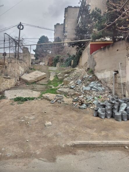 Bakıda təhlükəli vəziyyət: Məktəblilər risk altındadır - FOTO