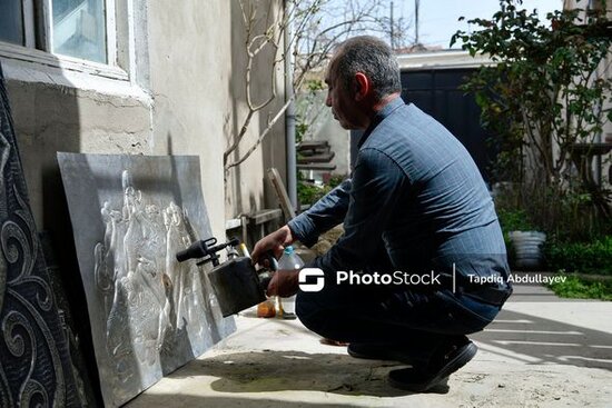 Dəmir parçasını sənətə çevirən rəssam - FOTOREPORTAJ