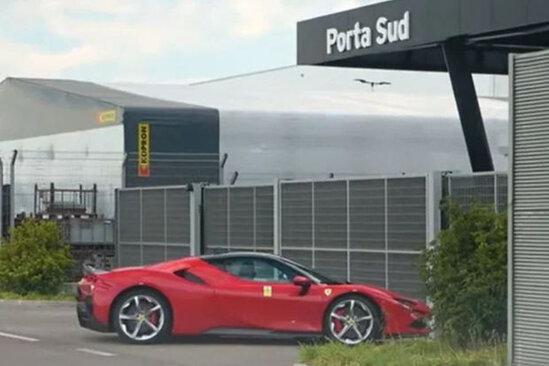 "Lamborghini"nin zavodunda onun başlıca rəqibi göründü - VİDEO