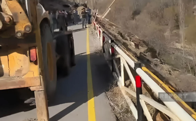 Ordubadda qaya UÇDU, yolda hərəkət çətinləşdi: 32 ev qazsız qaldı - FOTO