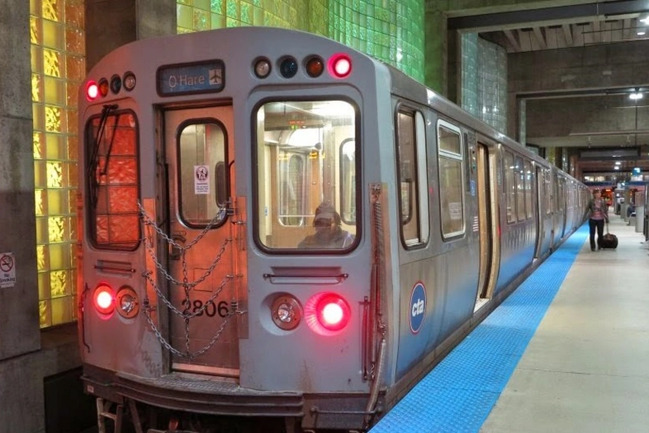 Ağ Ev Çikaqo metrosu üçün 2,1 milyard dolları dondurub
