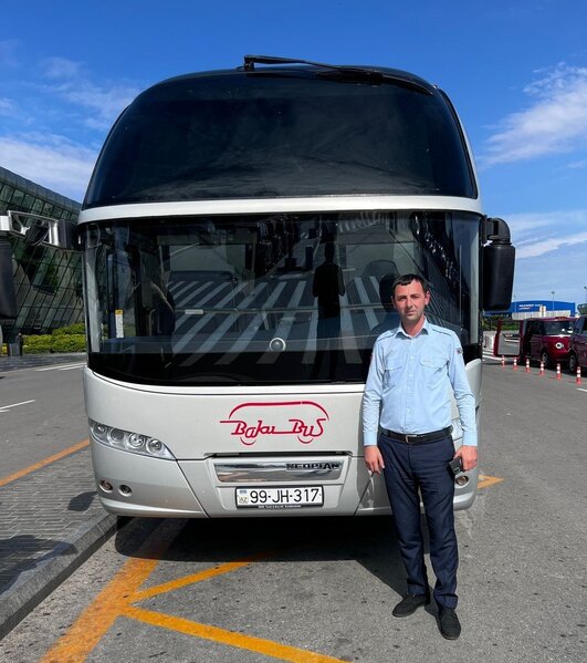 Bakıda avtobusda tapdığı 20 min dolları sahibinə qaytardı - FOTO