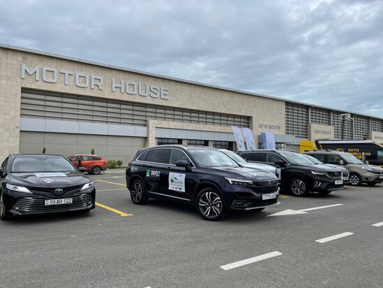 Azərbaycanda ilk dəfə "Ekoloji təmiz avtomobillər"in yürüşü baş tutub - FOTO