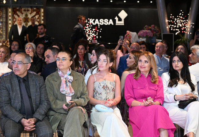 Alyona Əliyeva moda nümayişini izlədi - Fotolar