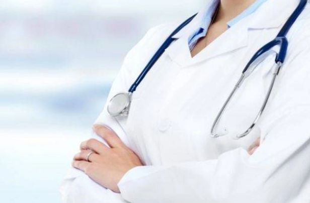 Neftçalada qadın xəstəxanada çalışan rəfiqəsini iş yerində döydü