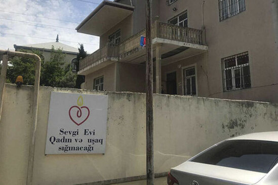 Bakıdakı sığınacaq barədə ŞOK İDDİA: "Körpələrin başını qırxıb spirt vurur, yandırıb tamaşa edirdilər" - VİDEO