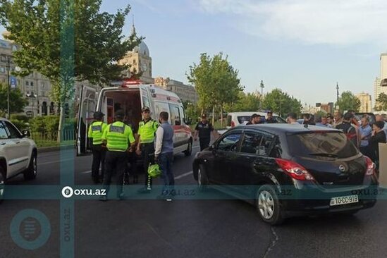 Bakının mərkəzində qadını avtomobil vurdu - FOTO/VİDEO