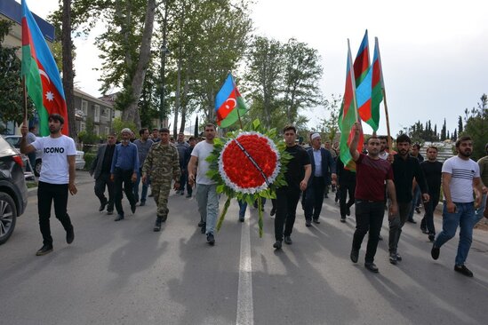 10 ay komada qaldıqdan sonra vəfat edən qazi dəfn edildi - FOTOLAR
