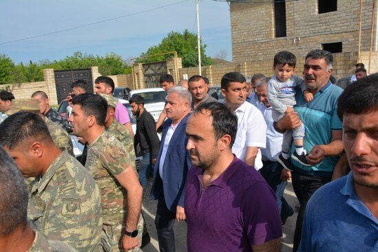 10 ay komada qaldıqdan sonra vəfat edən qazi dəfn edildi - FOTOLAR