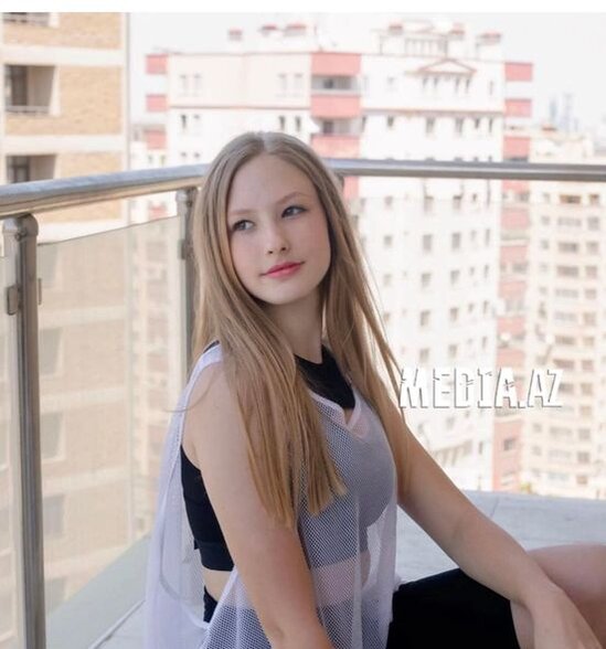 Şamaxıda qəzada xəsarət alan məktəblinin anası: "Zərbə qızımı avtobusun ön şüşəsindən atıb" - FOTO