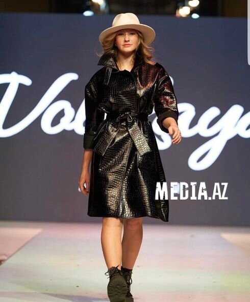 Şamaxıda qəzada xəsarət alan məktəblinin anası: "Zərbə qızımı avtobusun ön şüşəsindən atıb" - FOTO