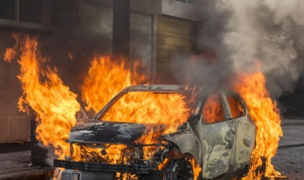 Kürdəmirdə avtomobil alışdı