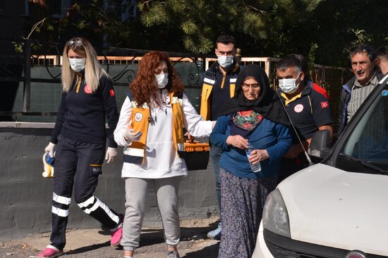 69 yaşlı qadın intihar etmək istədi, oğlu isə... - FOTO