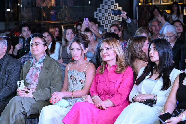 Alyona Əliyeva moda nümayişini izlədi - Fotolar