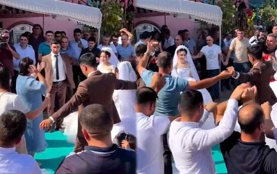 Qazaxda əkiz hərbçilər əkiz bacılarla evləndi - VİDEO