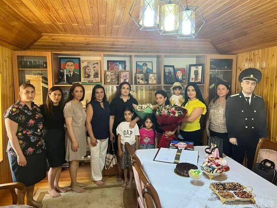 Ədliyyə Nazirliyi şəhid Ruhin Xəlilovun həyat yoldaşını təbrik etdi