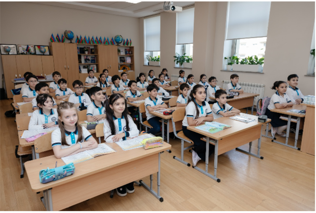 Məktəb həyatı məşhur fotoqrafın obyektivində: Cəlal Kəngərli məktəblilərin bir gününü lentə alıb