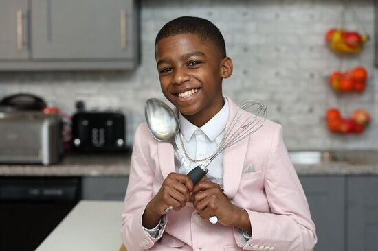 Xəstəliyə görə məktəbdən çıxdı - 11 yaşında dünyanın ən gənc restoran sahibi oldu - FOTO-VİEO