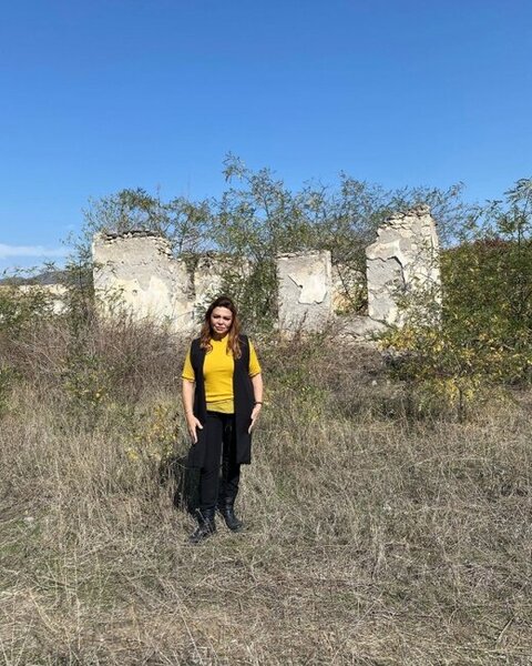 28 il sonra ata və bacısının məzarını ziyarət etdi - Fotolar