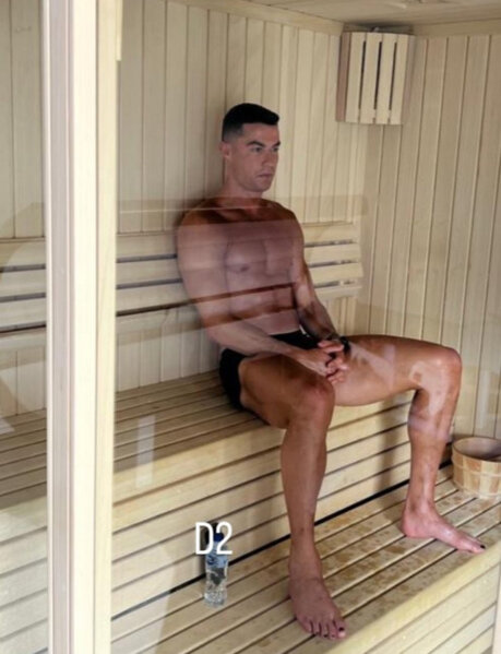 Ronaldonun sauna FOTOSU gündəm oldu - Hər kəs onun ayaqlarından danışır