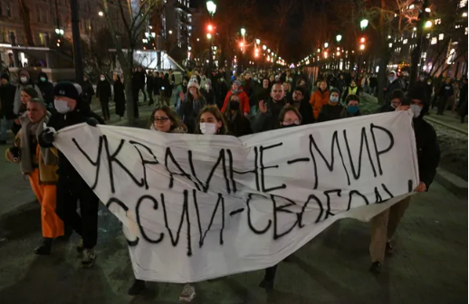 Rusiya ayağa qalxdı: MÜHARİBƏYƏ YOX! - FOTOLAR