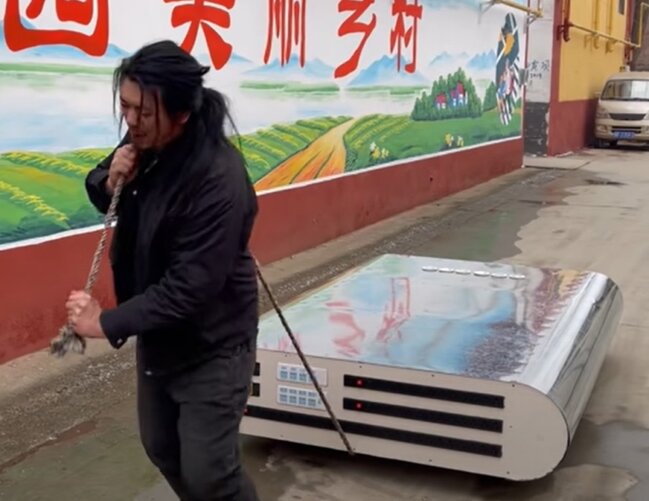 Telefonunu daim şarj etməkdən yorulub görün nə icad etdi - FOTO-VİDEO