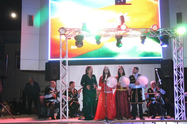 Yevlaxda bayram konserti keçirilib - FOTOLAR